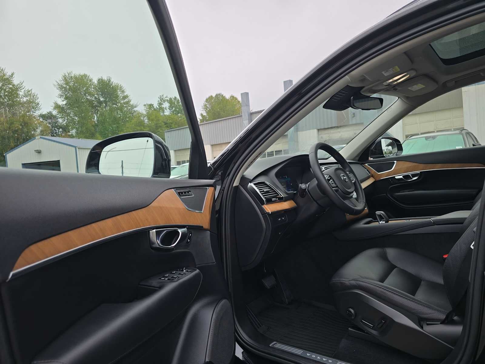 2025 Volvo XC90 Plug-In Hybrid Plus