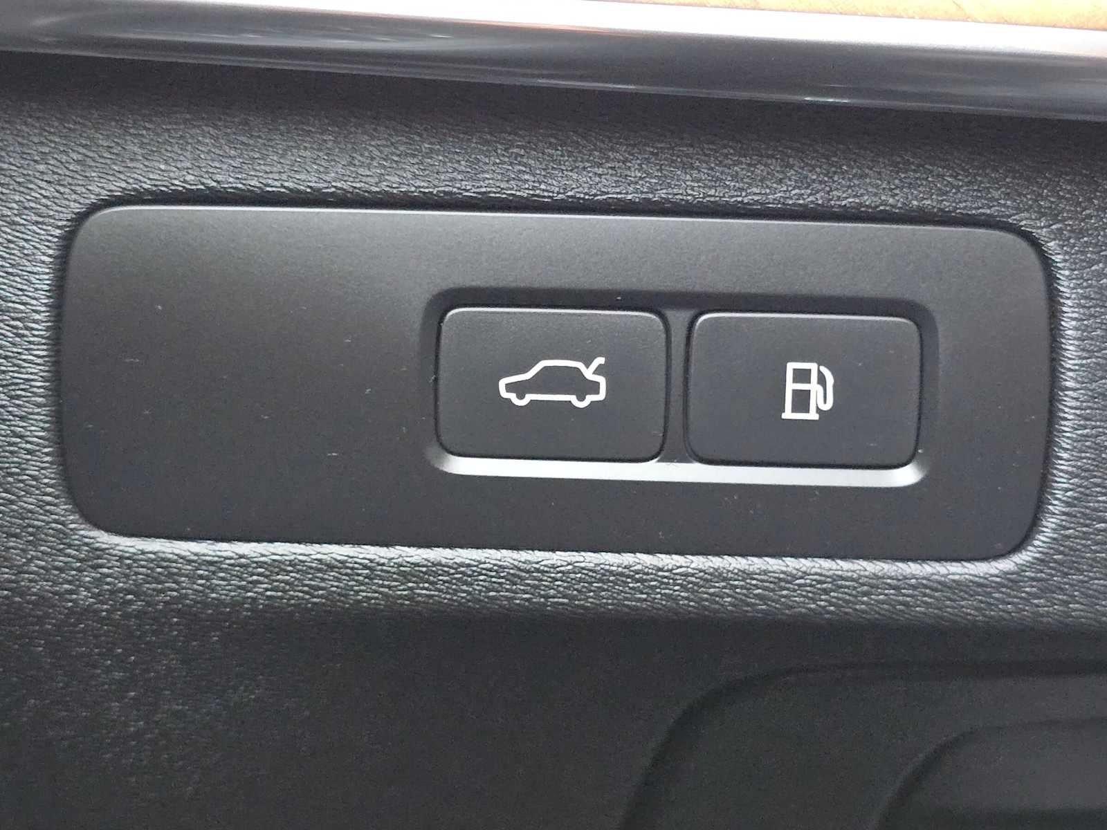 2025 Volvo XC90 Plug-In Hybrid Plus