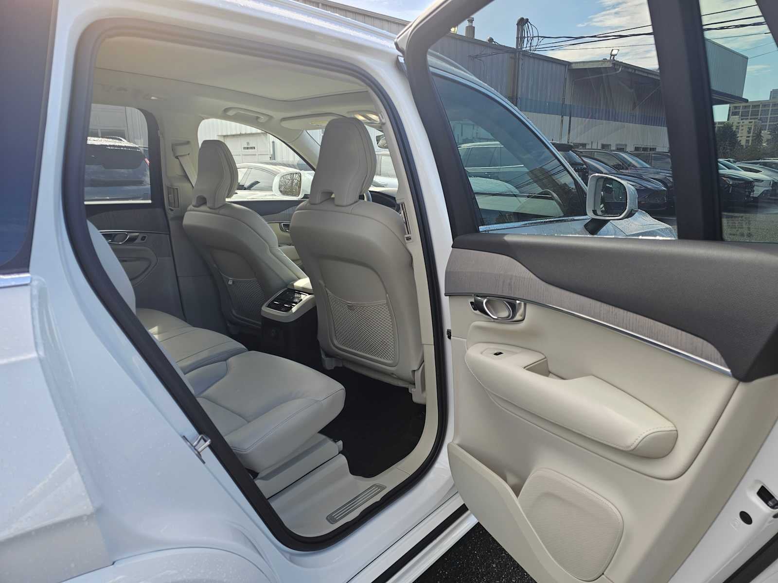 2025 Volvo XC90 Plug-In Hybrid Plus