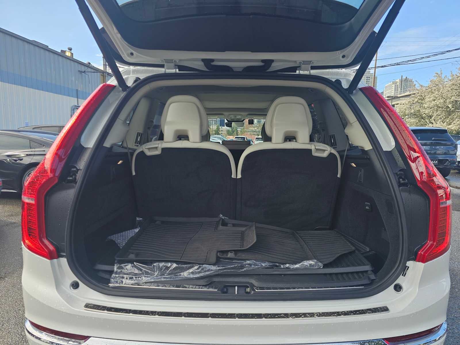 2025 Volvo XC90 Plug-In Hybrid Plus