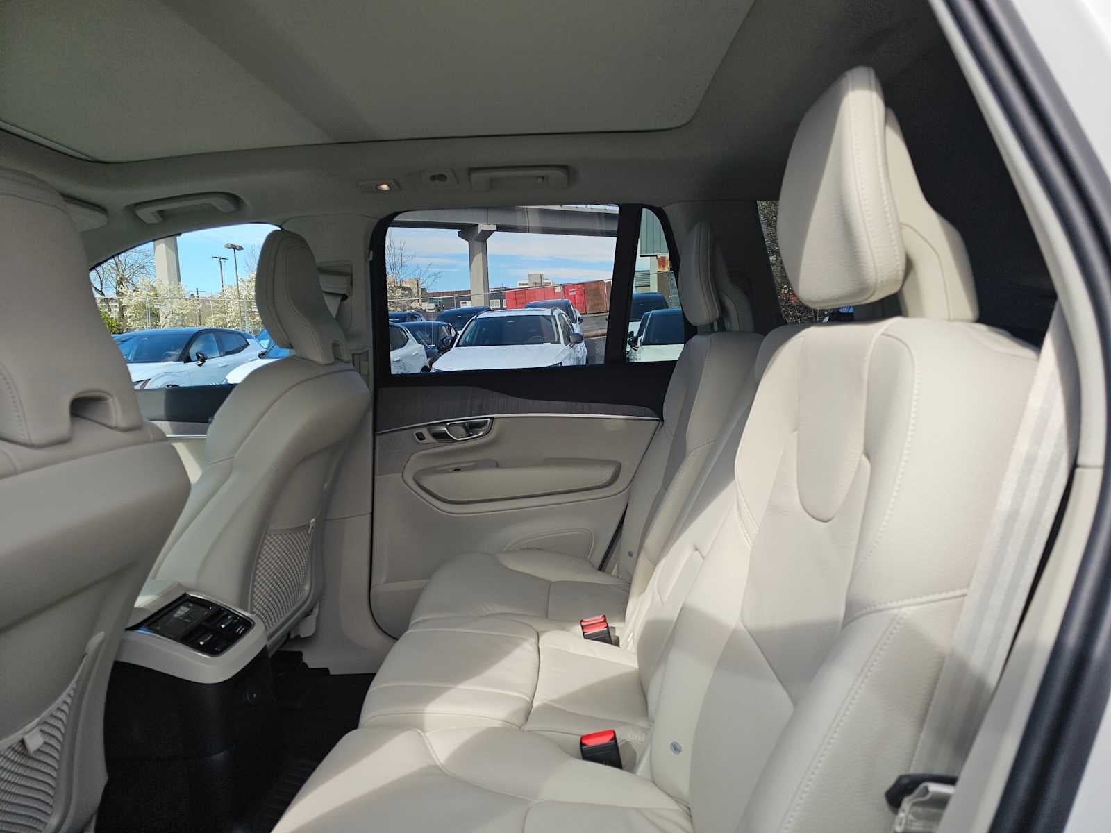 2025 Volvo XC90 Plug-In Hybrid Plus