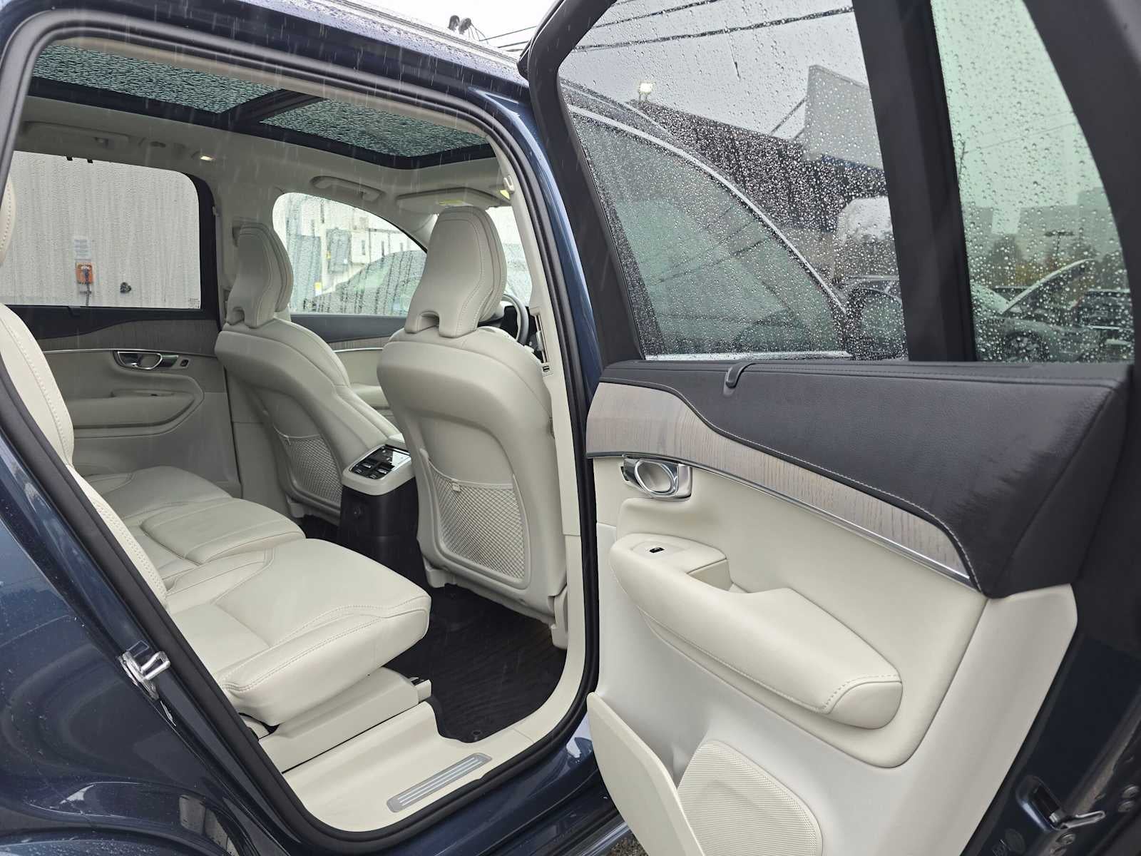 2025 Volvo XC90 Plug-In Hybrid Ultra