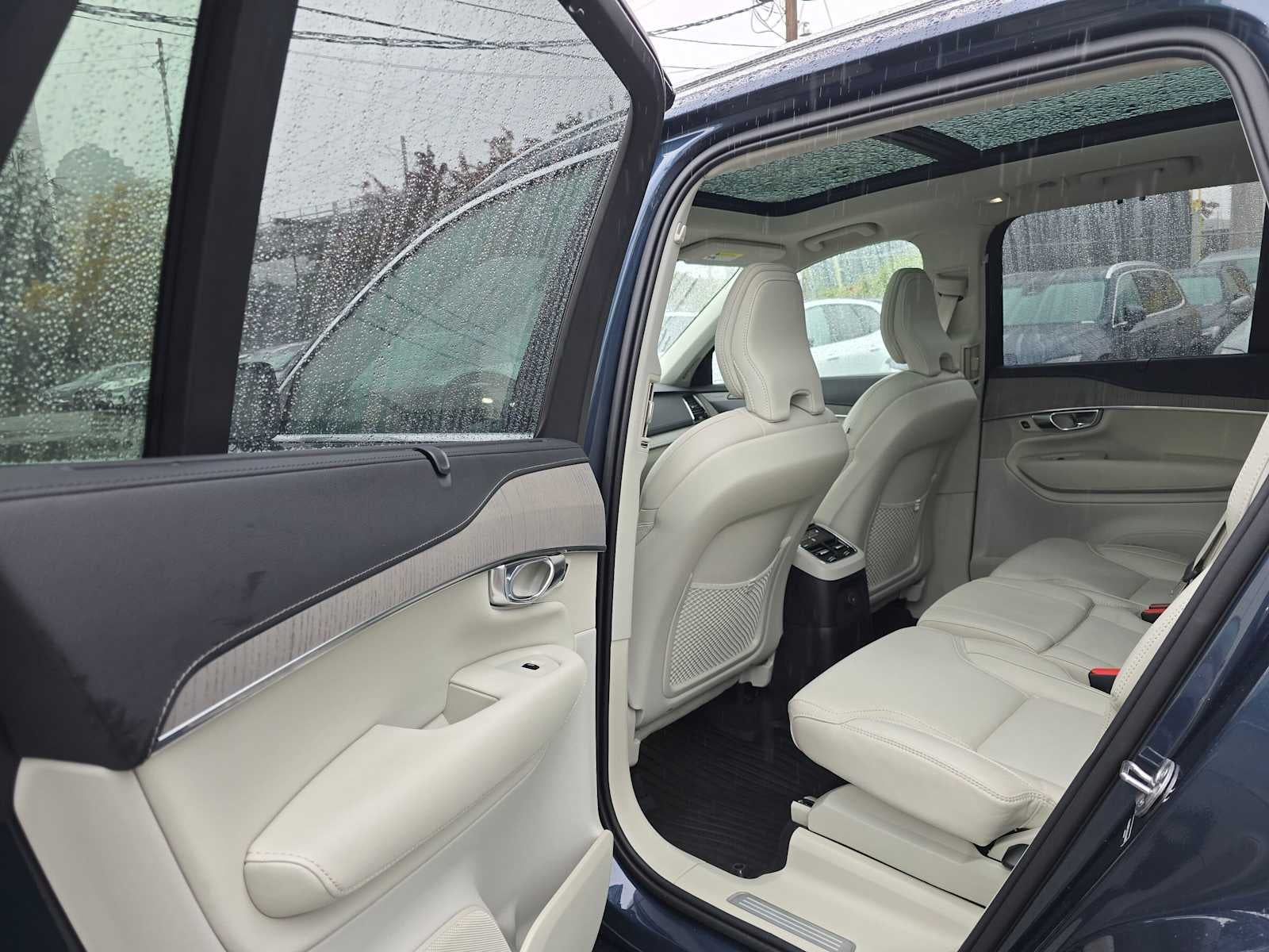 2025 Volvo XC90 Plug-In Hybrid Ultra