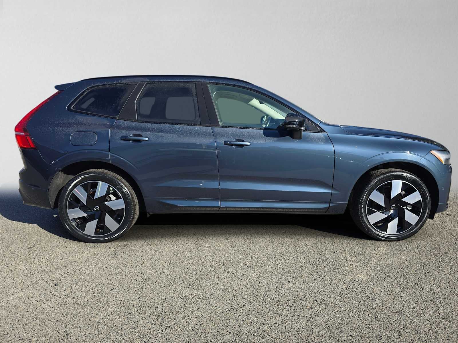 2025 Volvo XC60 Plug-In Hybrid Plus