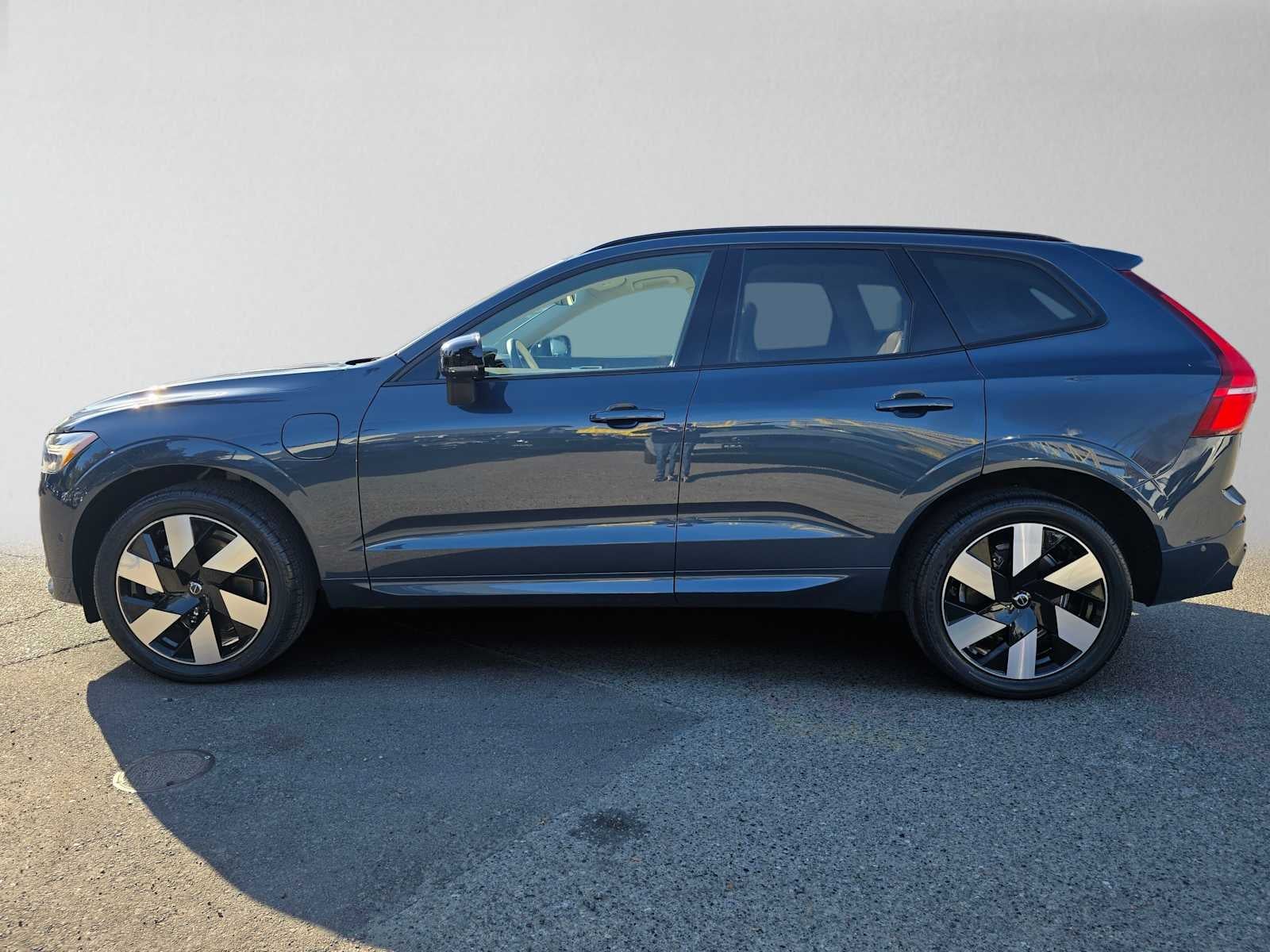2025 Volvo XC60 Plug-In Hybrid Plus