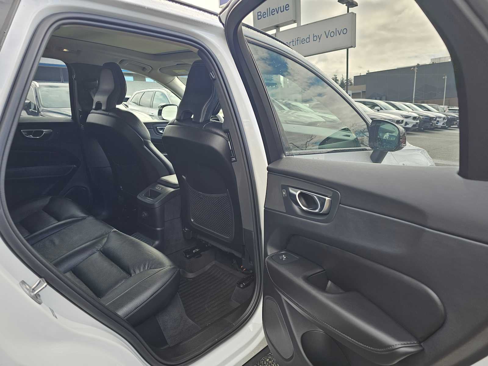 2025 Volvo XC60 Plug-In Hybrid Plus