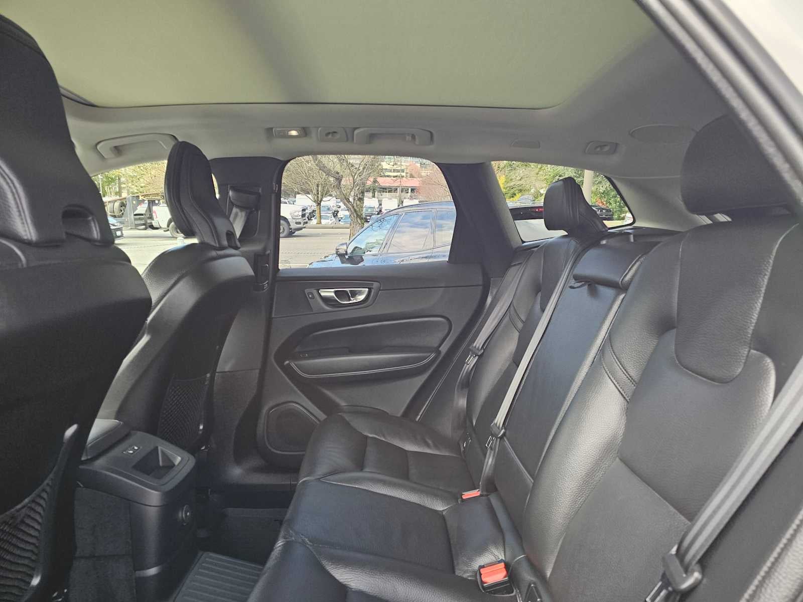 2025 Volvo XC60 Plug-In Hybrid Plus