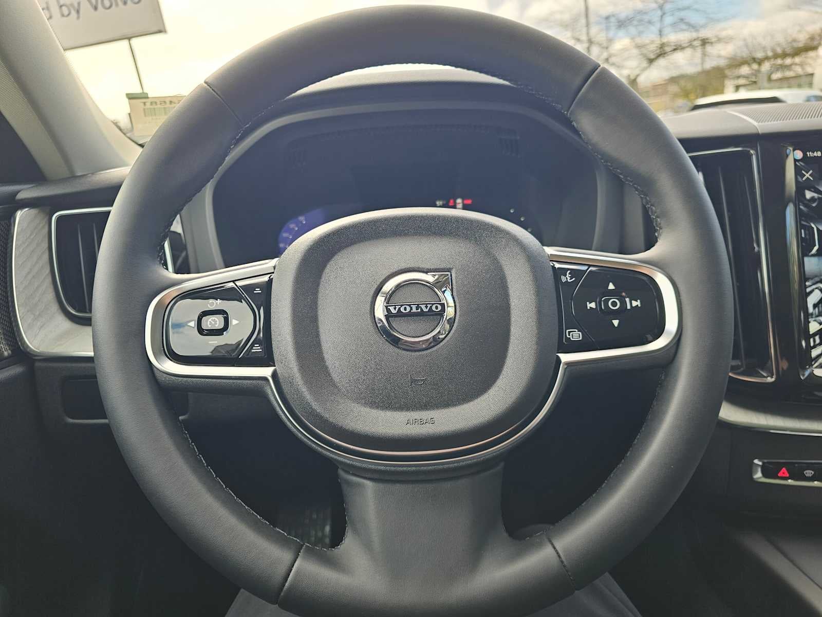 2025 Volvo XC60 Plug-In Hybrid Plus