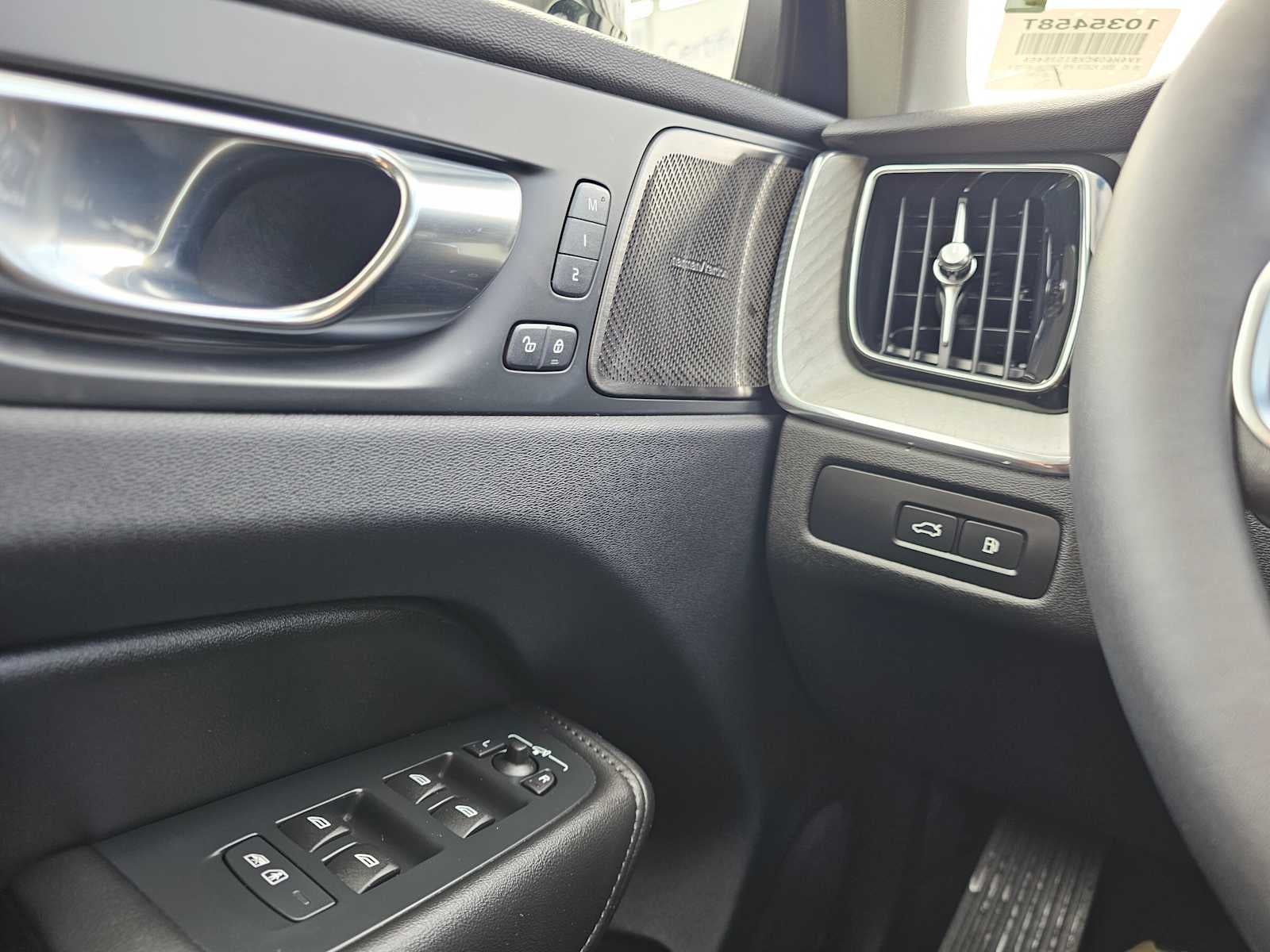 2025 Volvo XC60 Plug-In Hybrid Plus