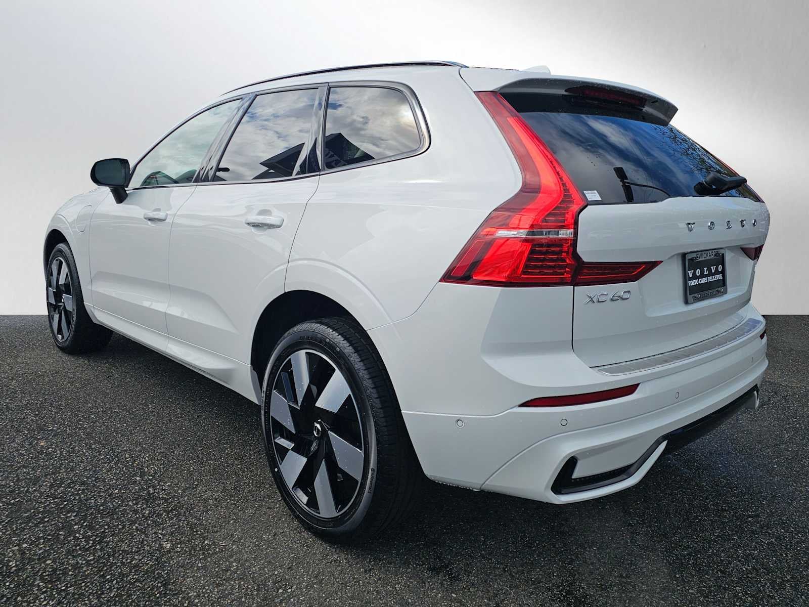 2025 Volvo XC60 Plug-In Hybrid Plus