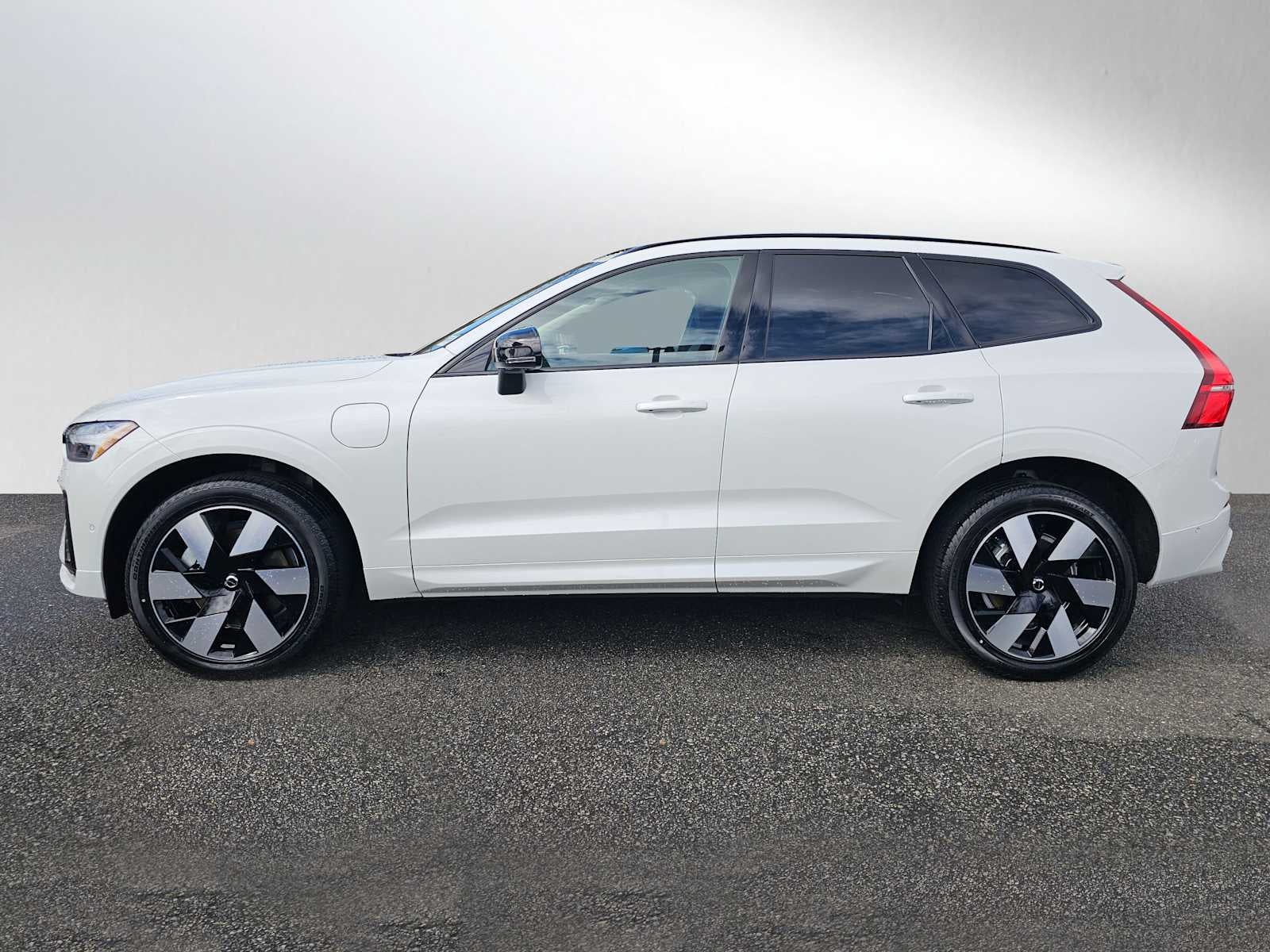 2025 Volvo XC60 Plug-In Hybrid Plus