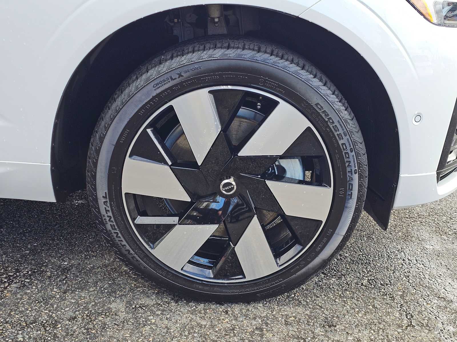 2025 Volvo XC60 Plug-In Hybrid Plus