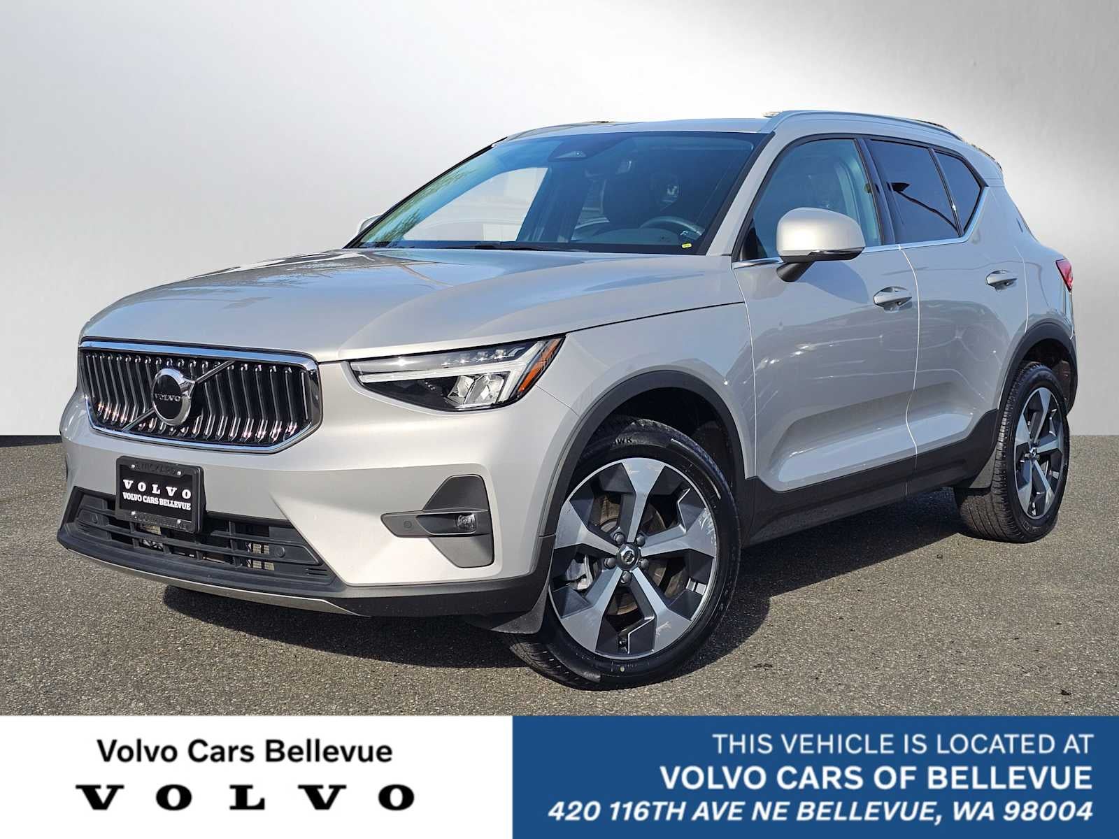 2023 Volvo XC40 Plus Bright Theme