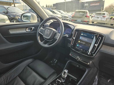 2023 Volvo XC40 Plus Bright Theme