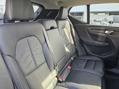 2023 Volvo XC40 Plus Bright Theme