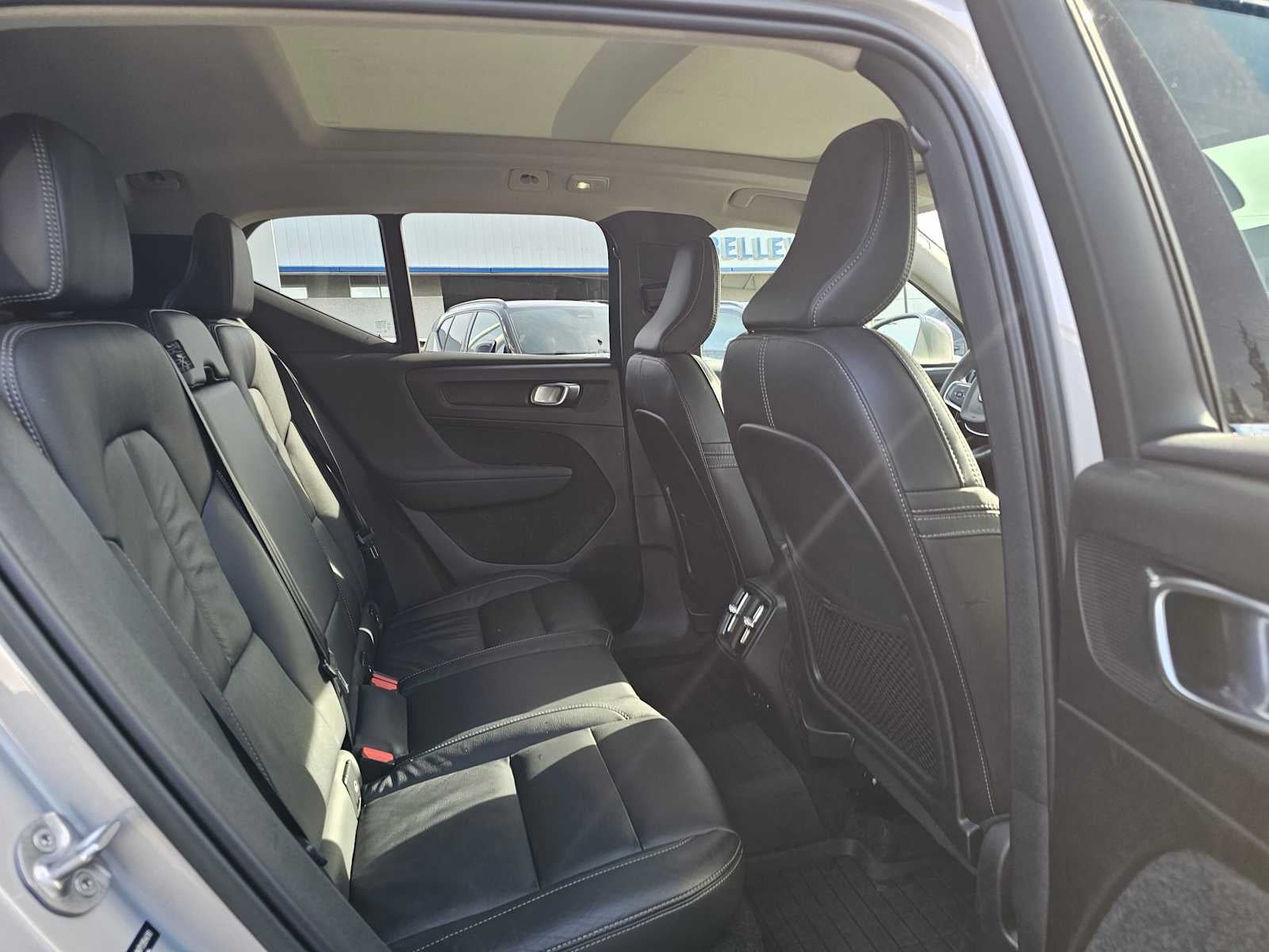 2023 Volvo XC40 Plus Bright Theme