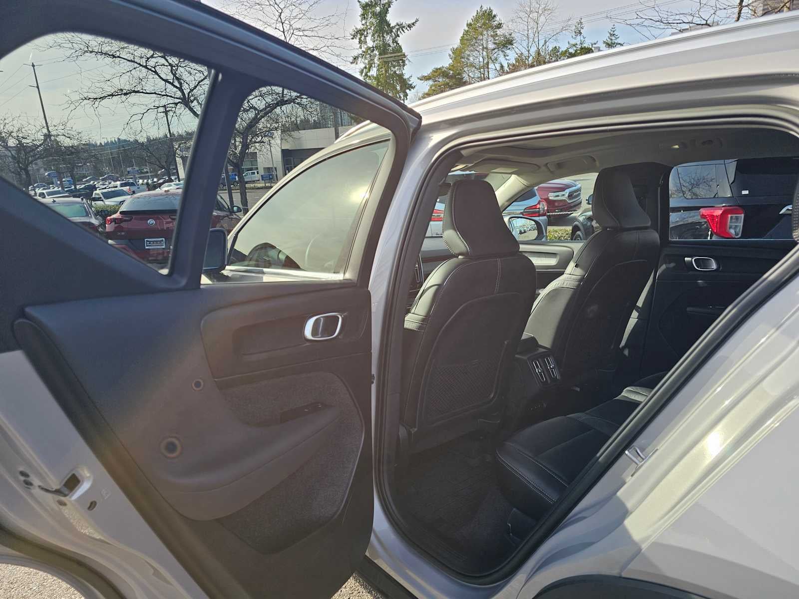 2023 Volvo XC40 Plus Bright Theme