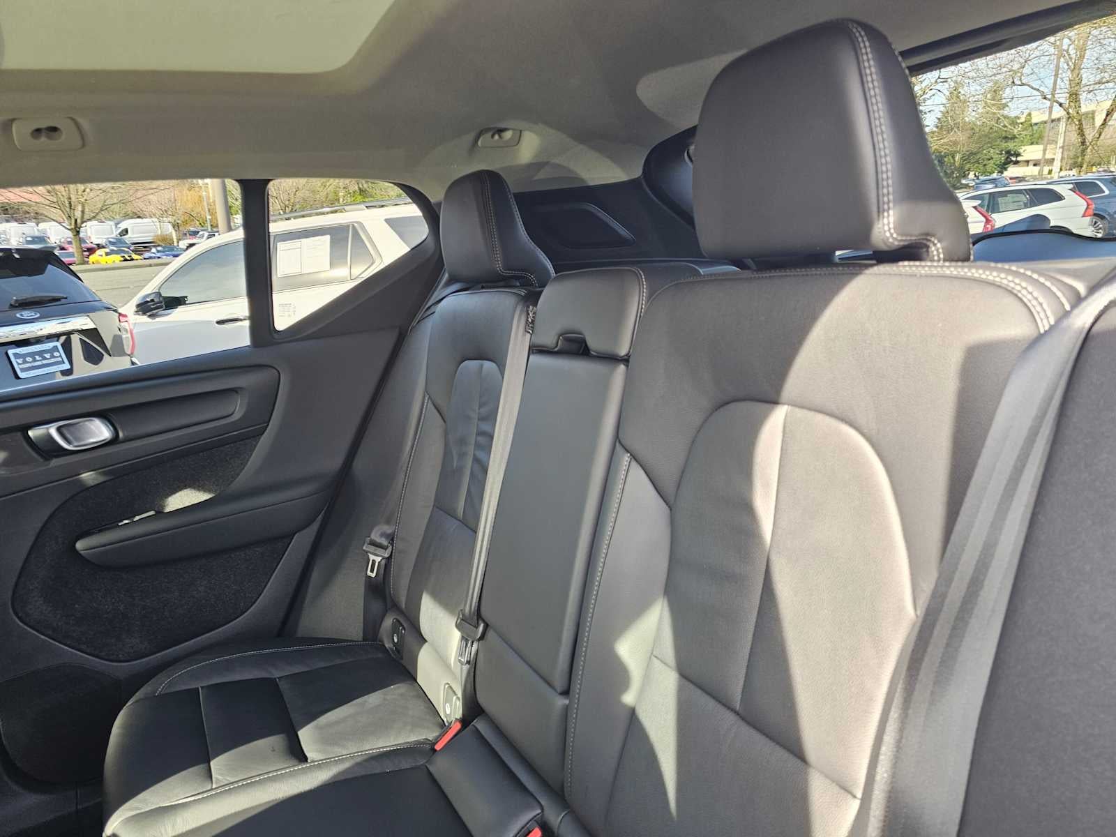 2023 Volvo XC40 Plus Bright Theme