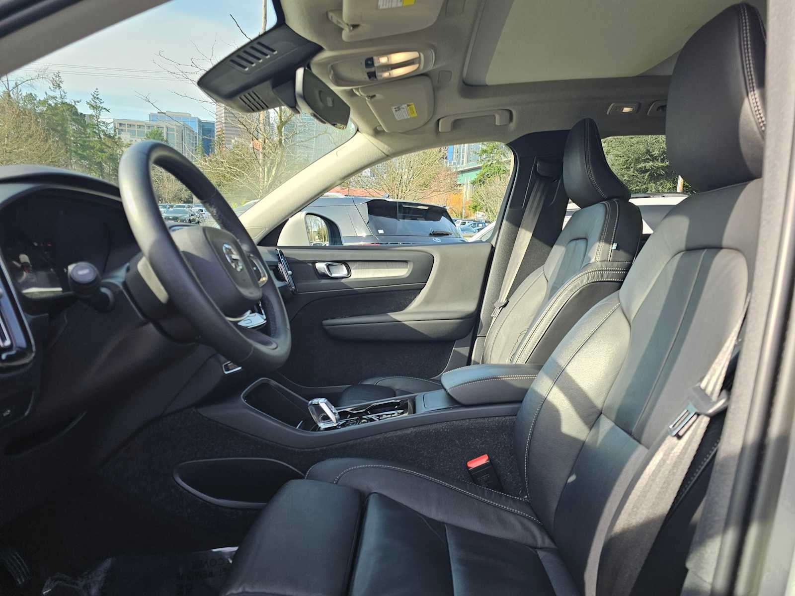 2023 Volvo XC40 Plus Bright Theme