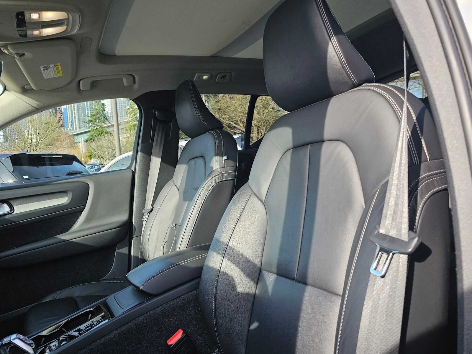 2023 Volvo XC40 Plus Bright Theme