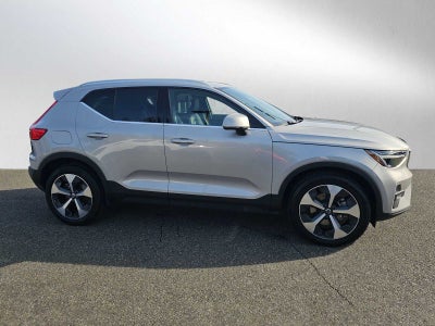 2023 Volvo XC40 Plus Bright Theme