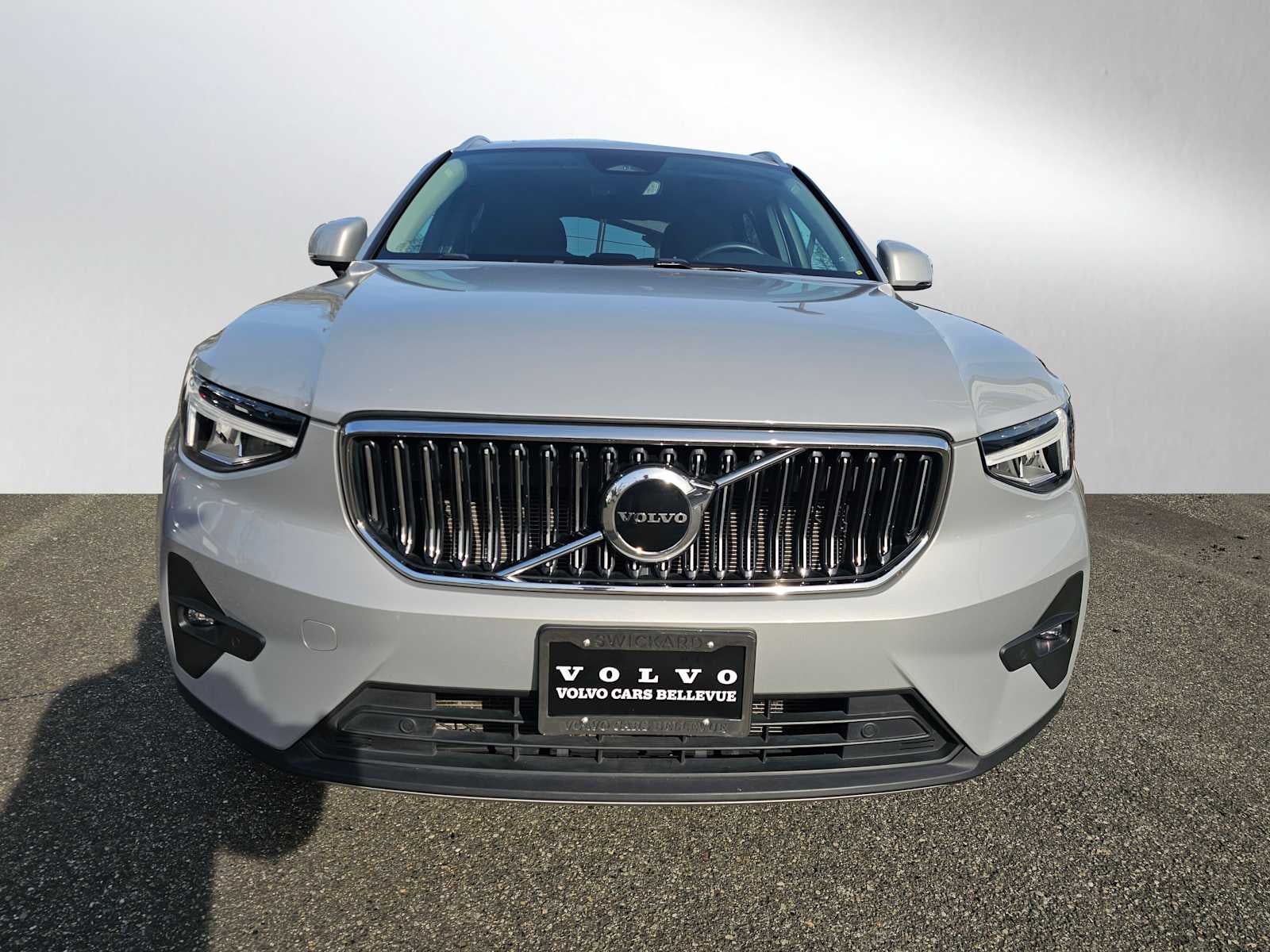 2023 Volvo XC40 Plus Bright Theme