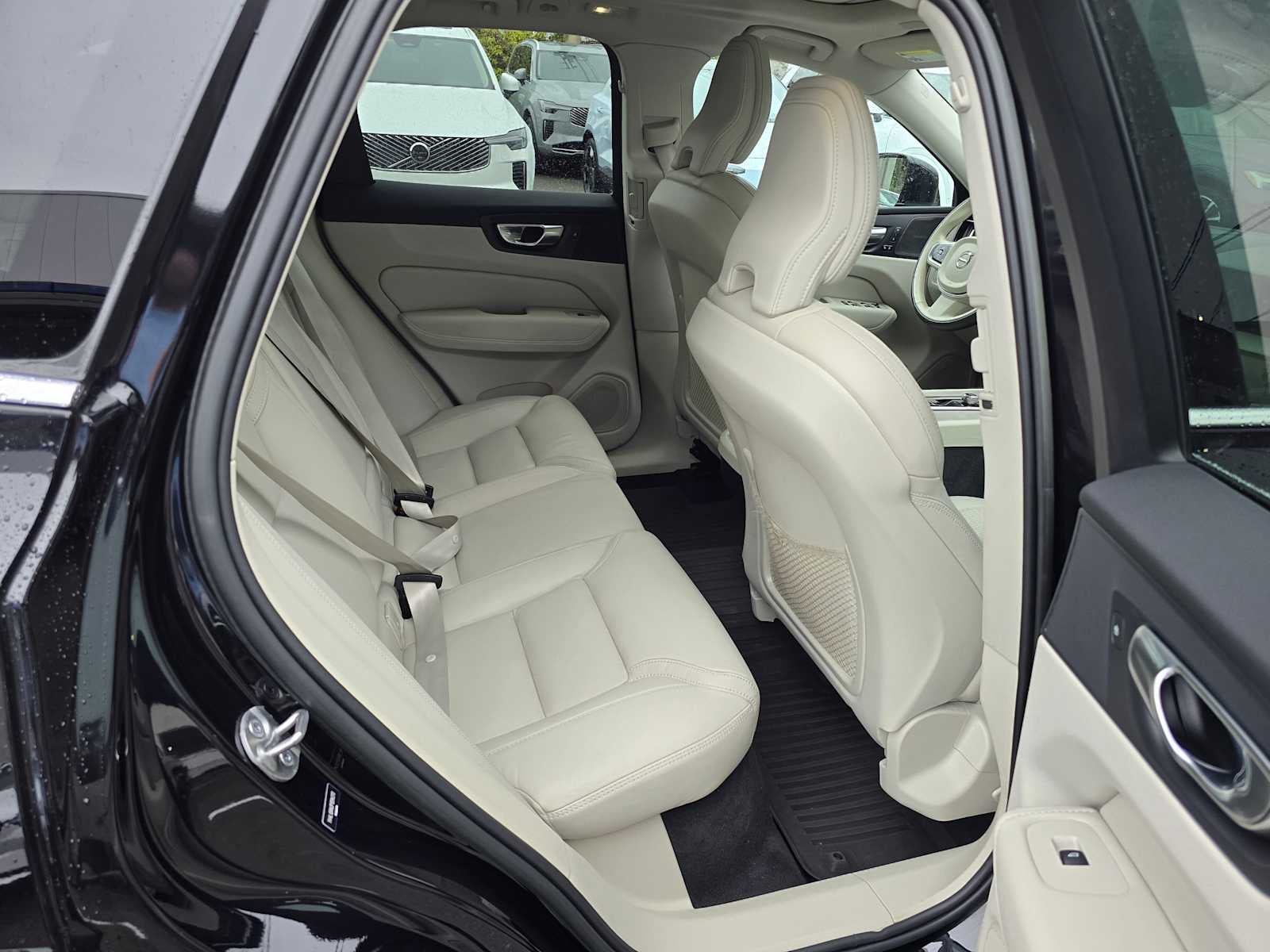 2023 Volvo XC60 Ultimate Bright Theme