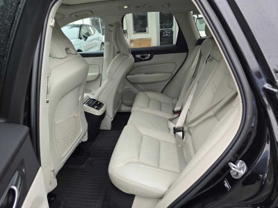 2023 Volvo XC60 Ultimate Bright Theme