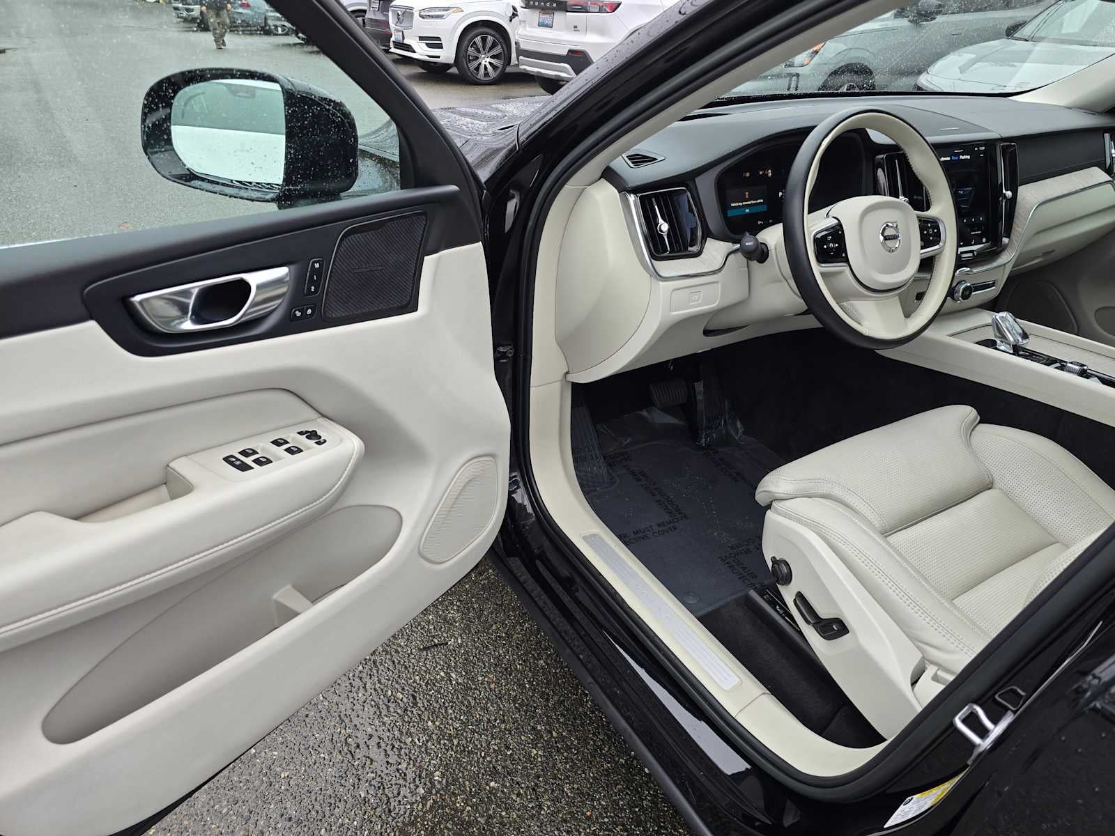 2023 Volvo XC60 Ultimate Bright Theme