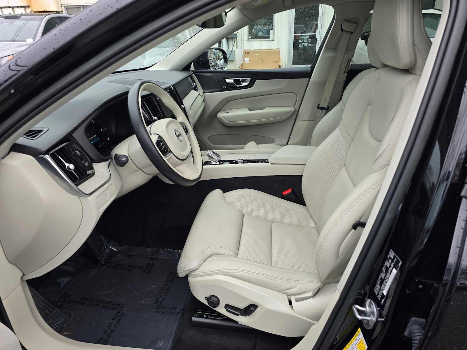 2023 Volvo XC60 Ultimate Bright Theme