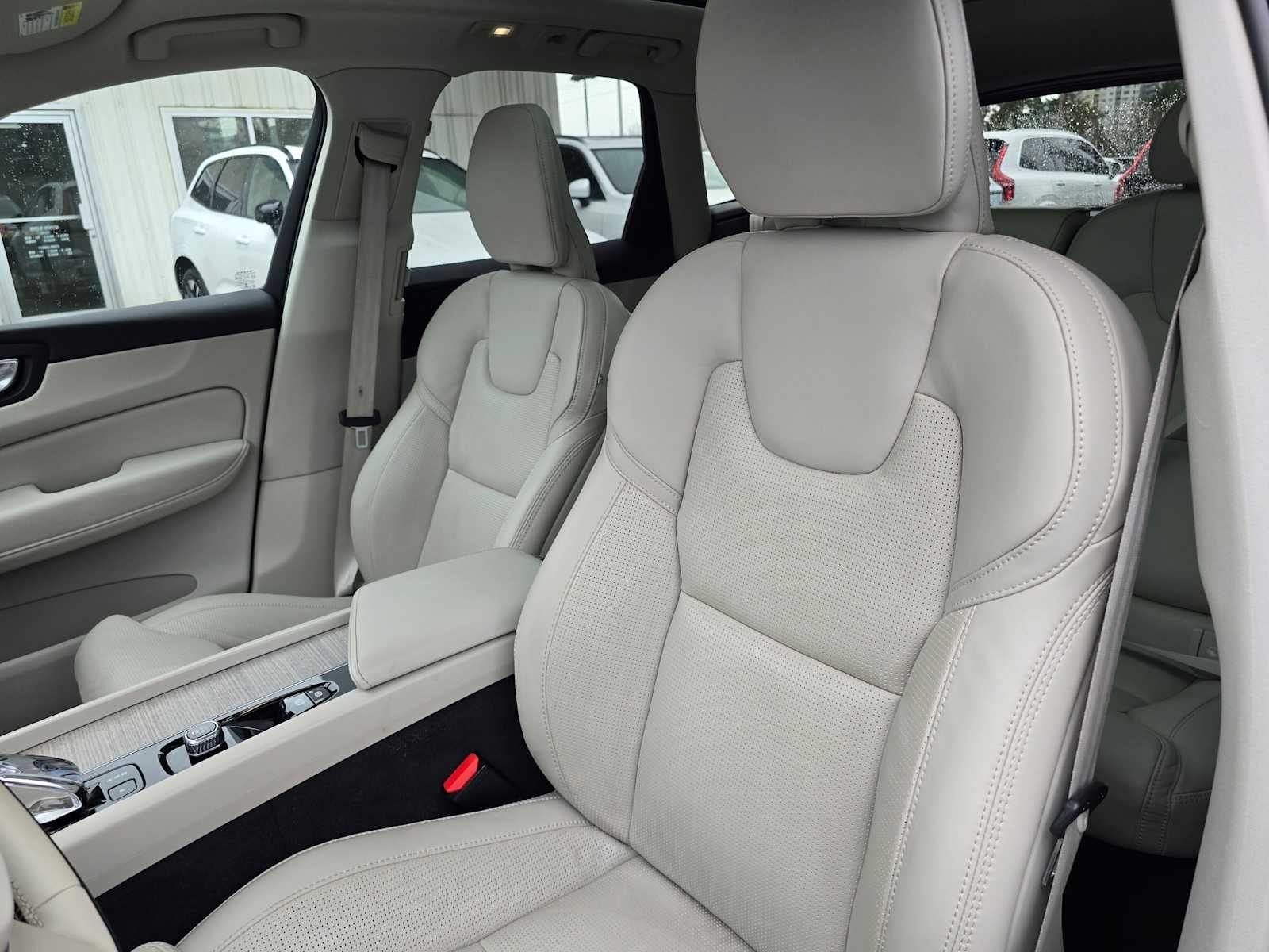 2023 Volvo XC60 Ultimate Bright Theme