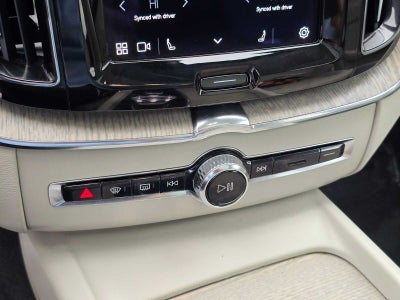 2023 Volvo XC60 Ultimate Bright Theme