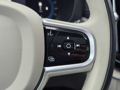 2023 Volvo XC60 Ultimate Bright Theme