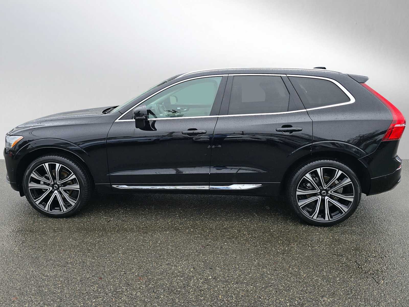 2023 Volvo XC60 Ultimate Bright Theme