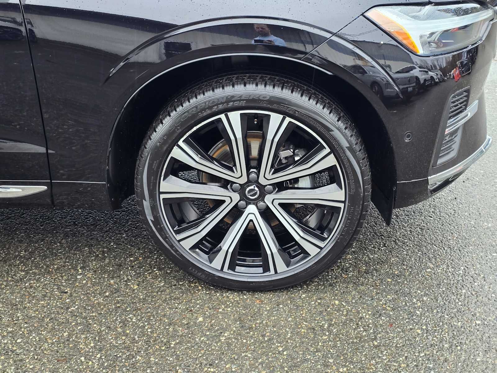 2023 Volvo XC60 Ultimate Bright Theme