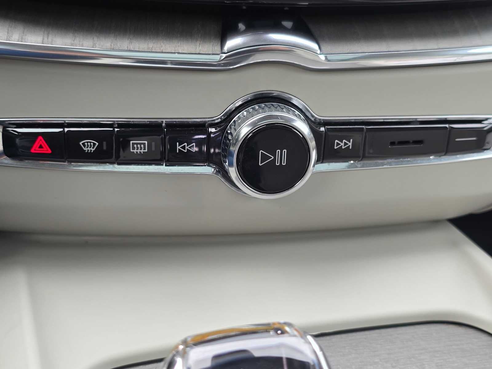 2023 Volvo XC60 Ultimate Bright Theme