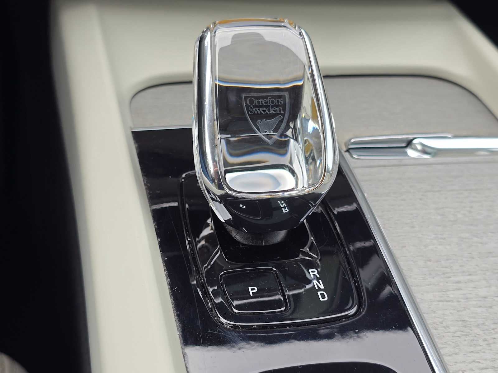 2023 Volvo XC60 Ultimate Bright Theme