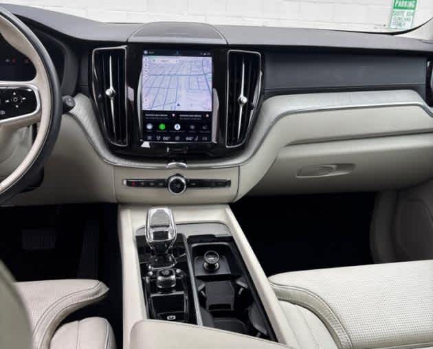 2023 Volvo XC60 Ultimate Bright Theme