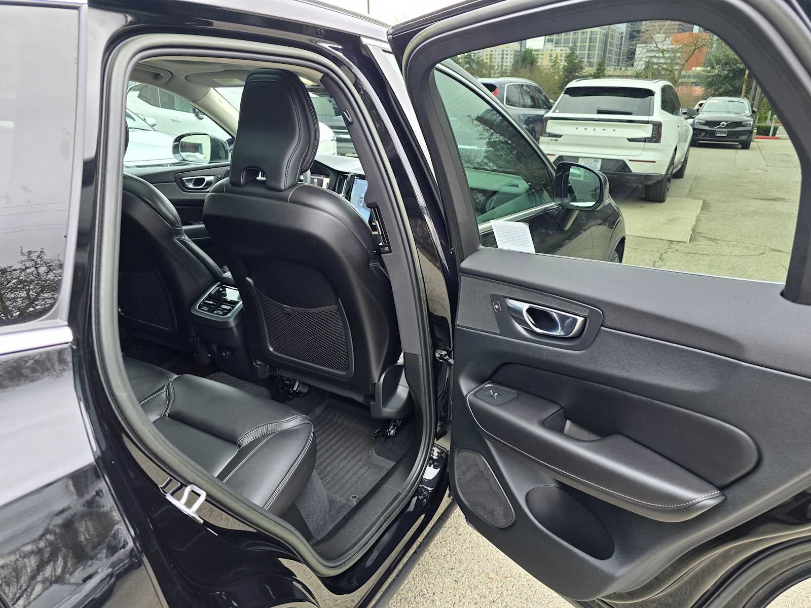 2023 Volvo XC60 Ultimate Bright Theme