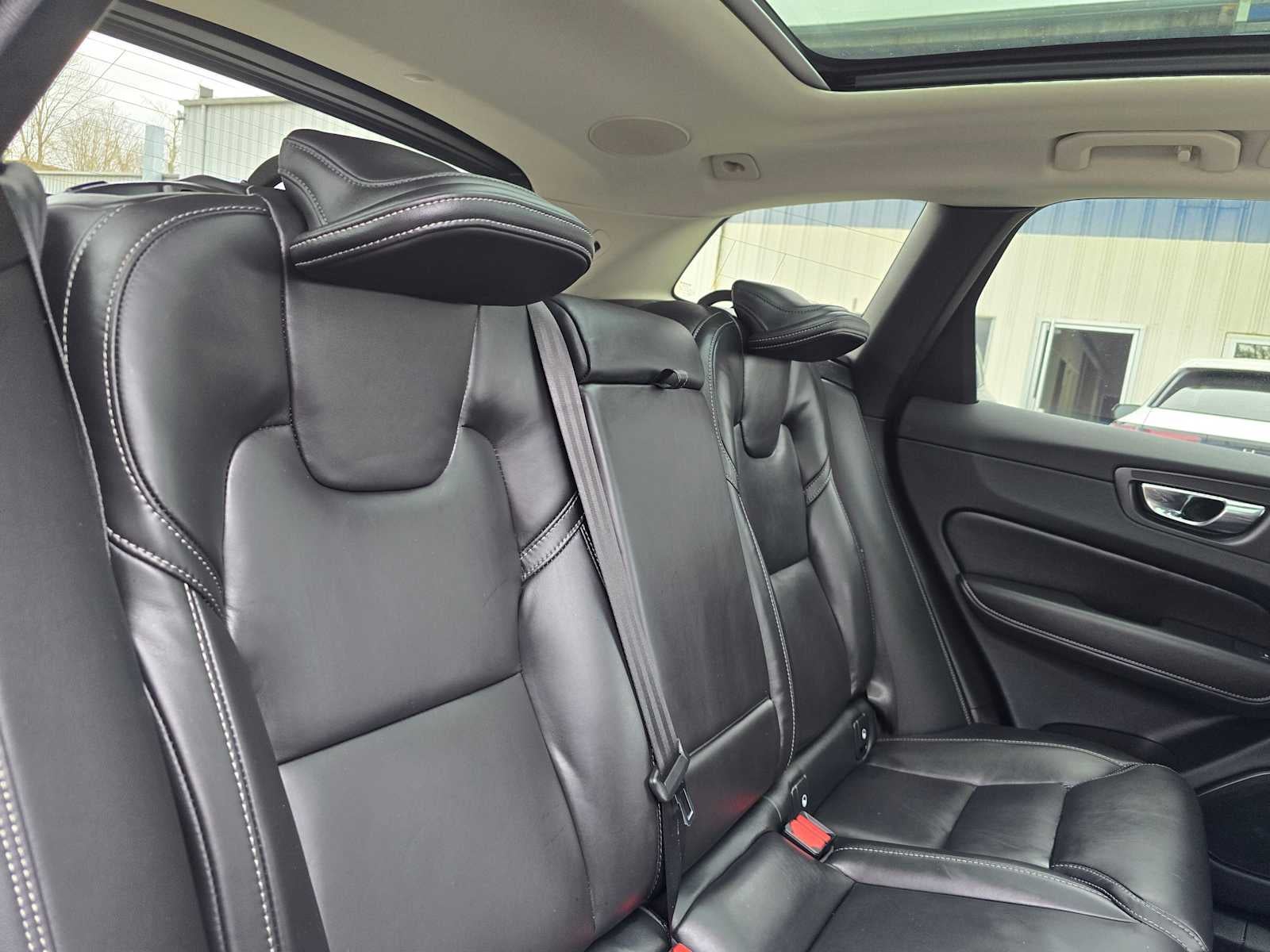 2023 Volvo XC60 Ultimate Bright Theme