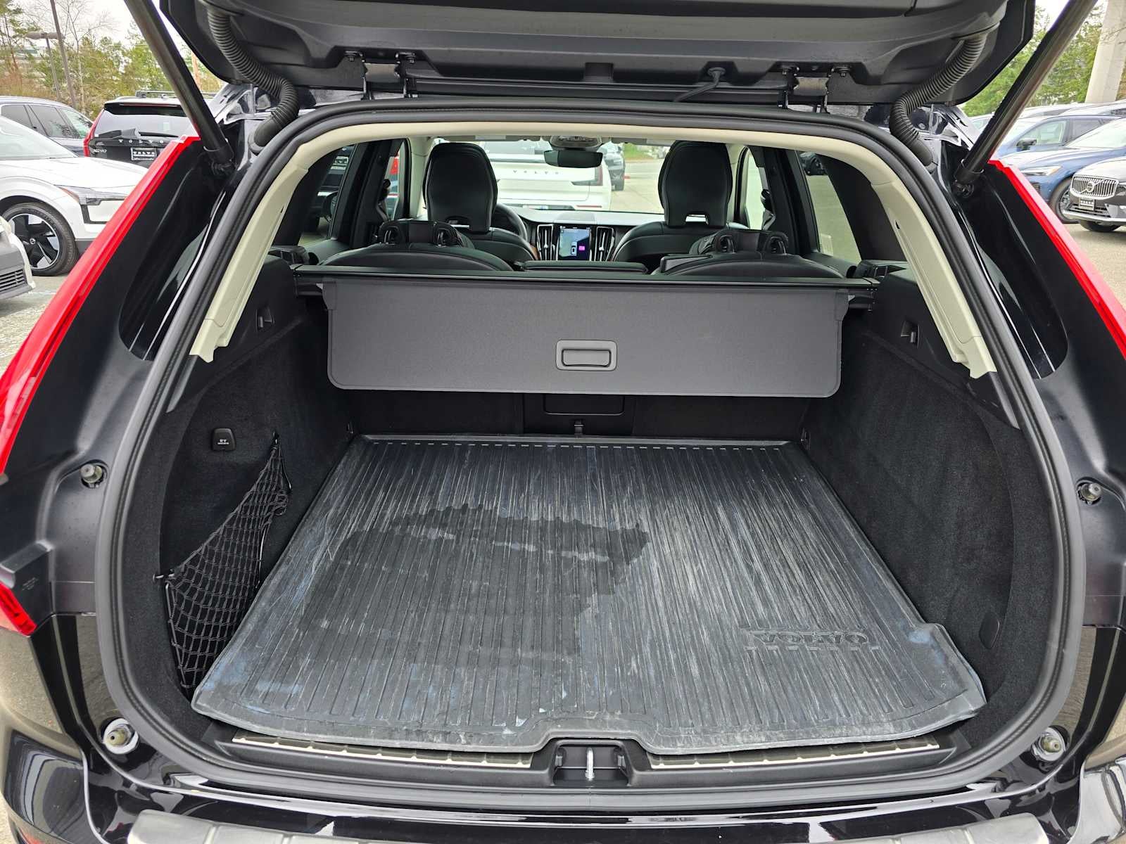 2023 Volvo XC60 Ultimate Bright Theme