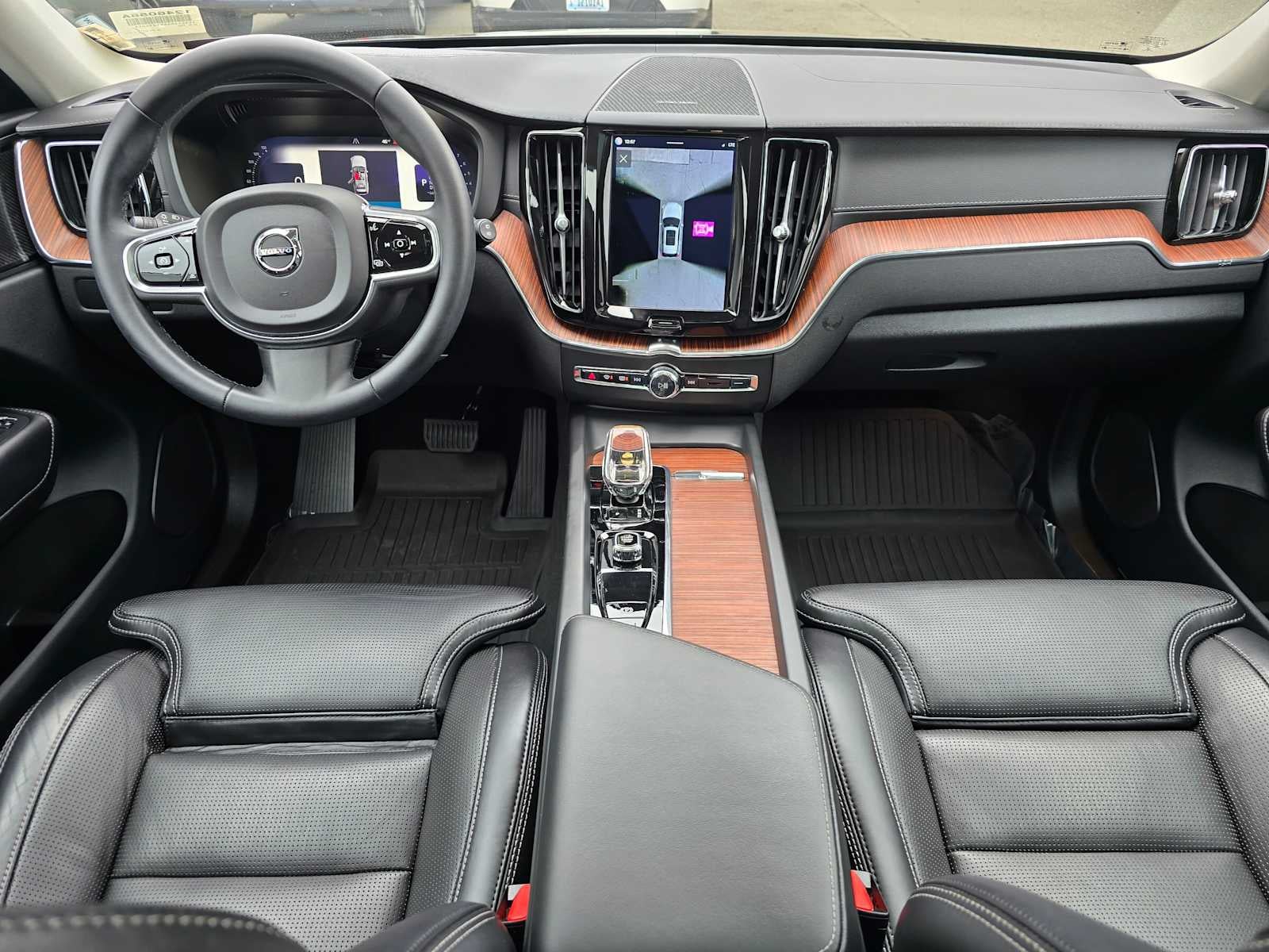 2023 Volvo XC60 Ultimate Bright Theme