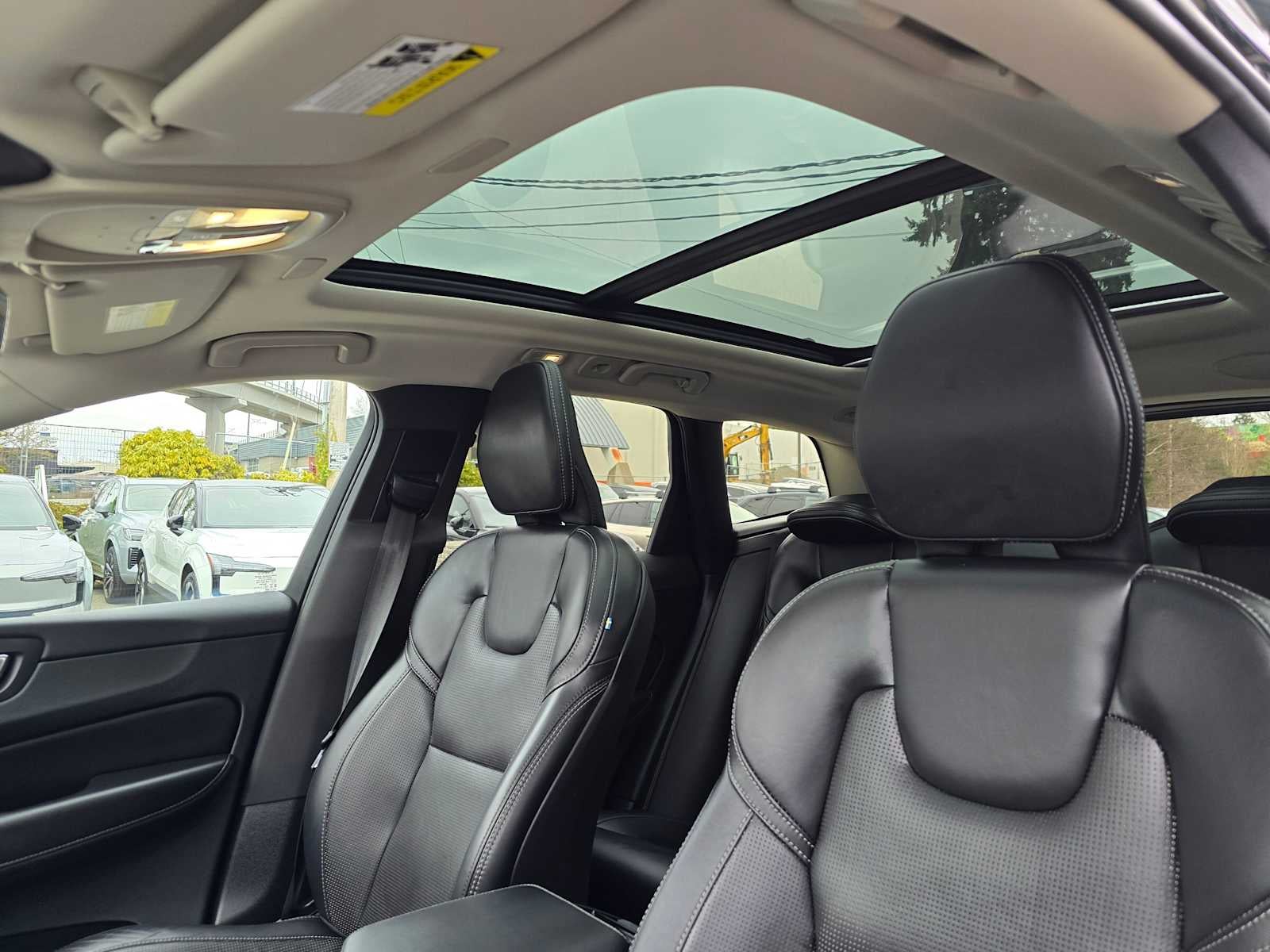 2023 Volvo XC60 Ultimate Bright Theme