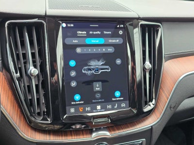 2023 Volvo XC60 Ultimate Bright Theme