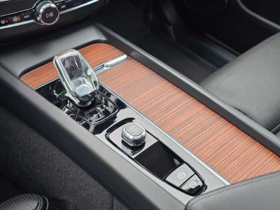 2023 Volvo XC60 Ultimate Bright Theme