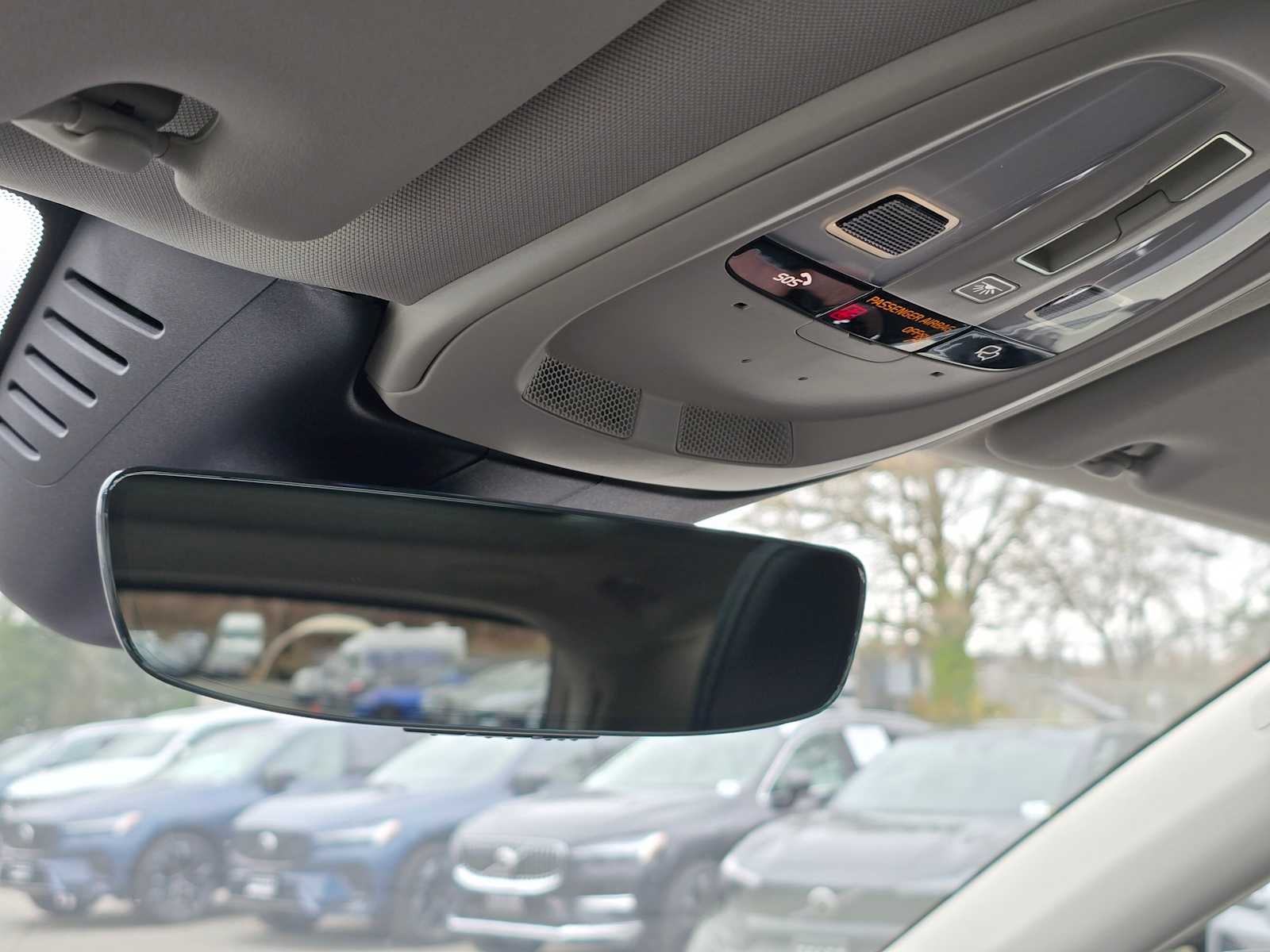 2023 Volvo XC60 Ultimate Bright Theme