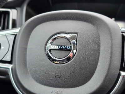 2023 Volvo XC60 Ultimate Bright Theme