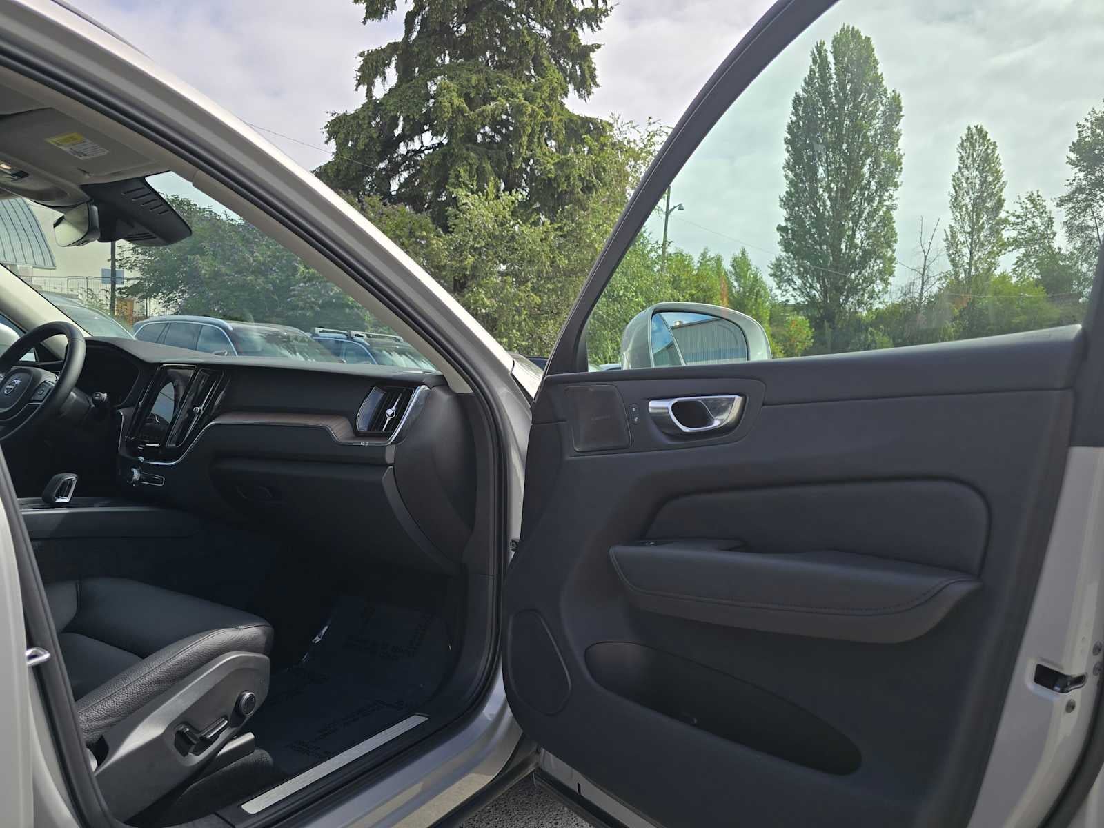 2022 Volvo XC60 Momentum