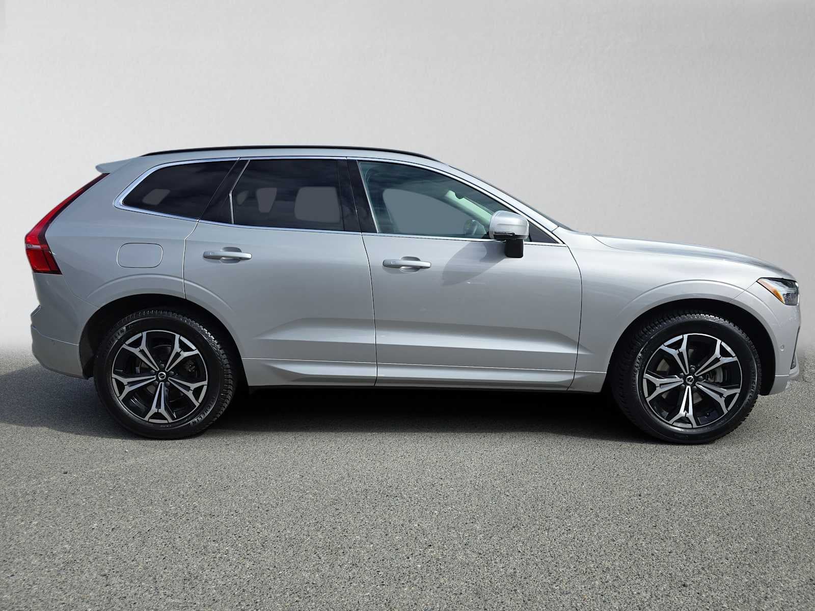 2022 Volvo XC60 Momentum