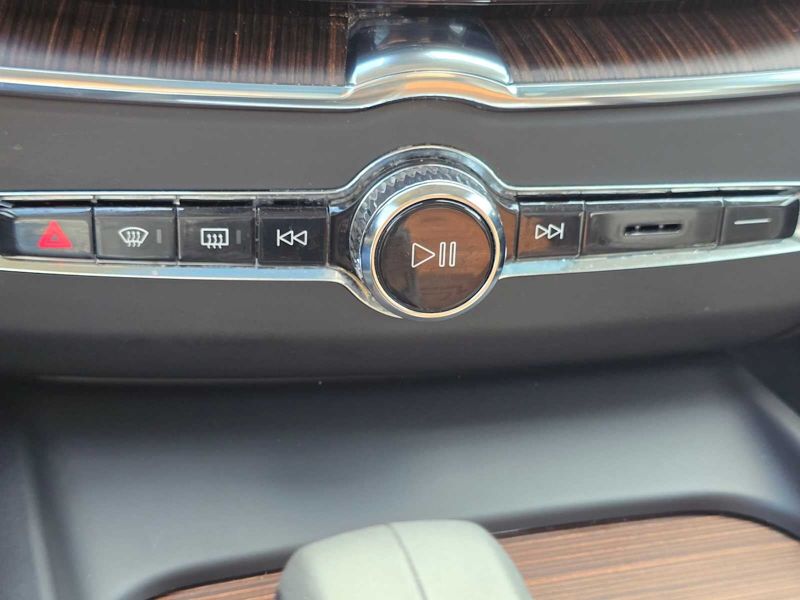 2022 Volvo XC60 Momentum